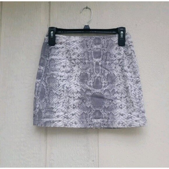 Urban Outfitters BDG snake print mini skirt with zipper closure XS - Picture 1 of 4